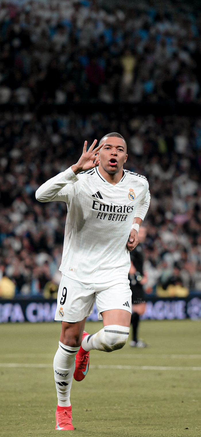 欧文突破防守送出关键助攻（欧文强突撕裂防线送出关键一传）