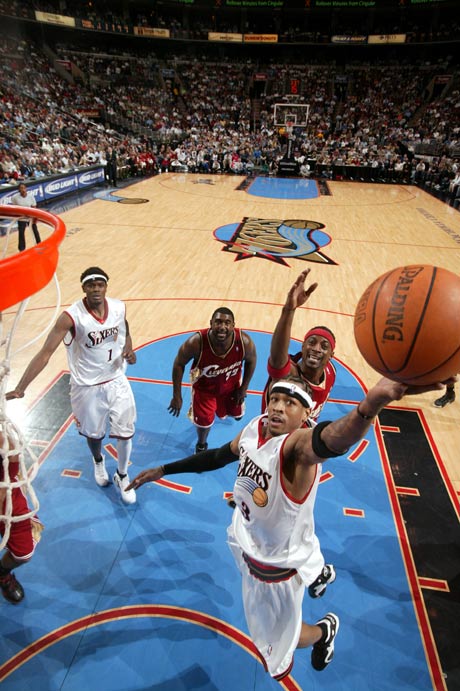 中国球员留洋要分几步走？看看日本足球的“参考答案”（中国球员留洋怎么走？日本足球给出示范路径）