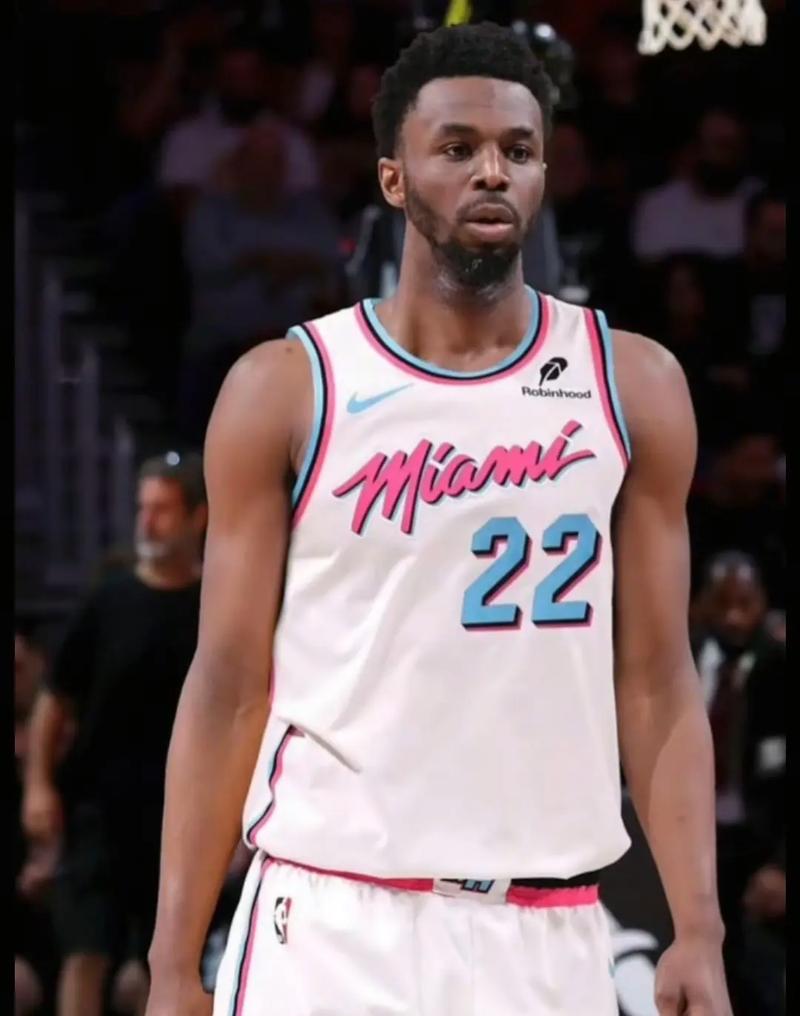 欧冠球员表现评析：C罗连续进球,（欧冠球员状态观察：C罗连场建功）