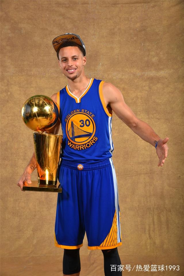 手感火热！字母哥单节再拿11分3篮板&雄鹿已领先29分（状态火爆！字母哥单节又砍11分3板，雄鹿领先已达29分）