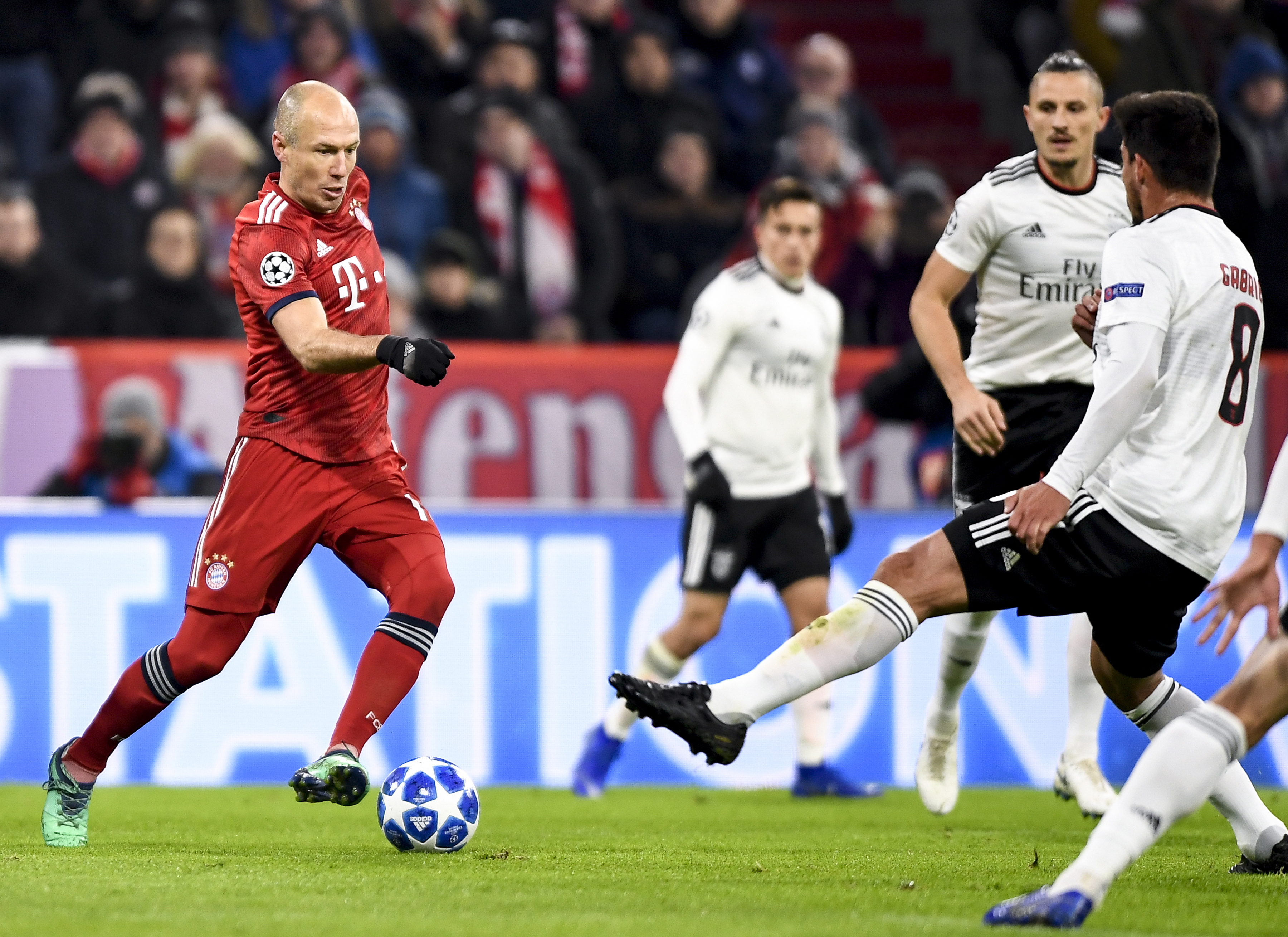 美记：德拉蒙德受伤后在球员通道坐上了轮椅（美媒：德拉蒙德受伤后在球员通道被推上轮椅）