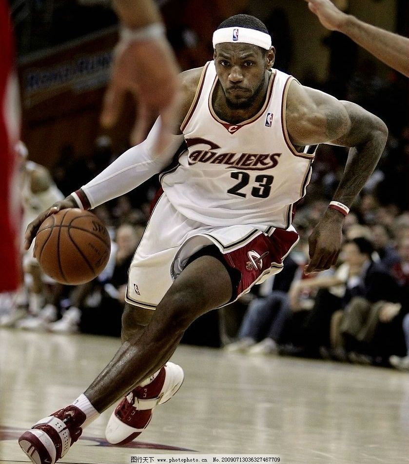 江苏女排夺得本赛季联赛冠军，获得500万冠军奖金（江苏女排加冕本赛季联赛冠军，斩获500万元冠军奖金）