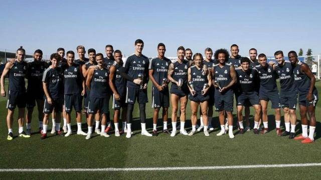 路易斯·恩里克：从第二名到动力源，巴黎圣日耳曼的逆境新篇章（路易斯·恩里克：将第二名化作驱动力，开启巴黎圣日耳曼逆袭新章）