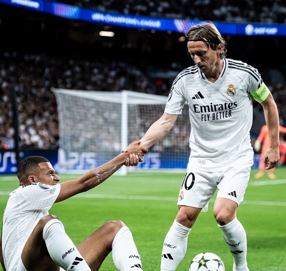 世界杯小组赛赛程公布：最早于北京时间0点开球，最晚于12点开球（世界杯小组赛赛程出炉：开球时间覆盖北京时间0点至12点）