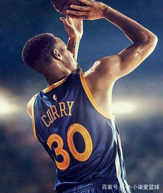 翻修球场，“连滚带爬”为的是“从从容容”（球场翻修：先“连滚带爬”，后“从容不迫”）