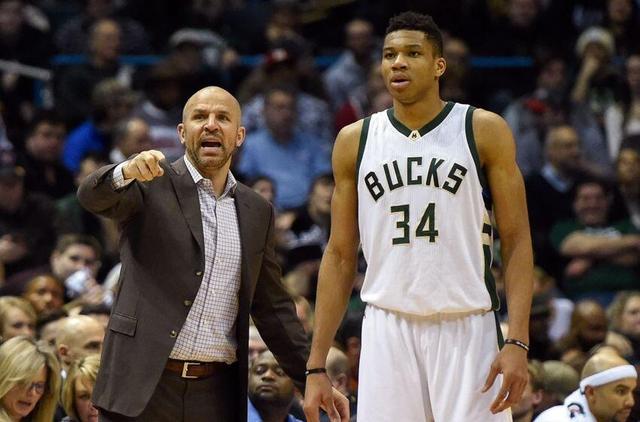 经纪人：那不勒斯今夏也有意博尼，但奥西利奥起了决定性作用（经纪人：今夏那不勒斯也曾追逐博尼，奥西利奥发挥关键作用）