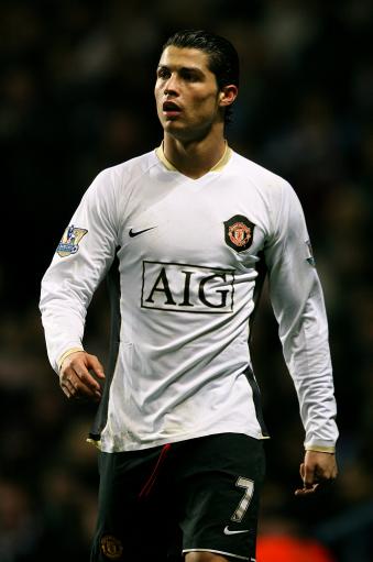 意天空：迪乌夫在国米逐渐展现影响力，或成邓弗里斯合适替补（意天空：迪乌夫在国米愈发抢眼，有望成为邓弗里斯理想替补）