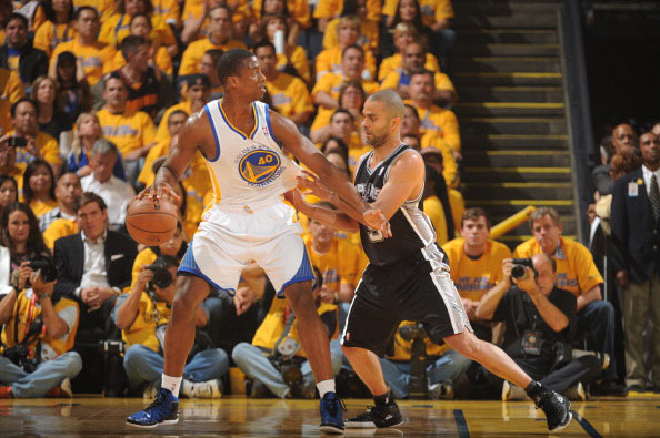 美媒：尼克斯补强瞄准迪温琴佐和阿尔瓦拉多，且已与对方球队接触（美媒：尼克斯将迪温琴佐与阿尔瓦拉多列为补强目标，已与其所属球队展开洽谈）