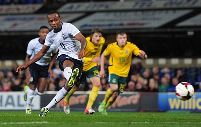 波兰媒体：在得知巴萨的决定前，莱万不会与其他俱乐部谈判（波媒：在明确巴萨决定前，莱万不与其他球队谈判）