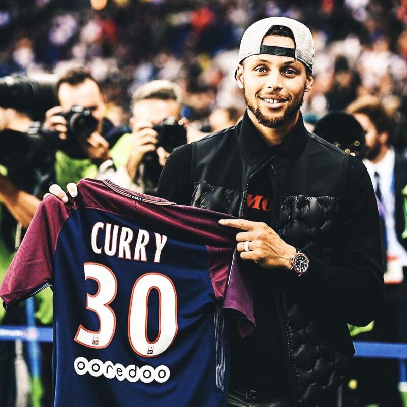 多特边锋个人秀燃炸全场（多特边锋神勇表演点燃全场）